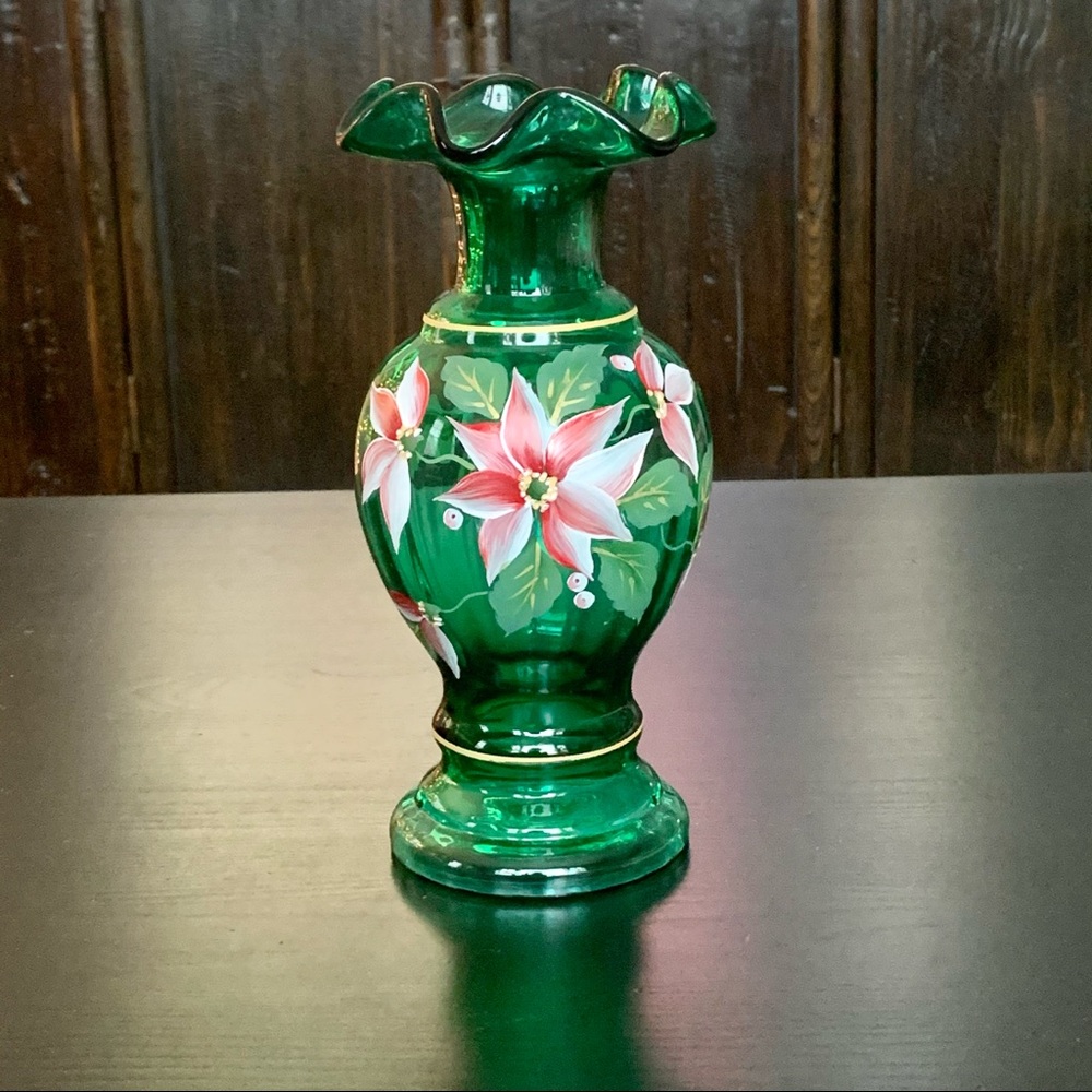 RARE - Fenton Artist Showcase Series Emarld Green Ruffle Glass Vase with Lilies - Picture 1 of 10